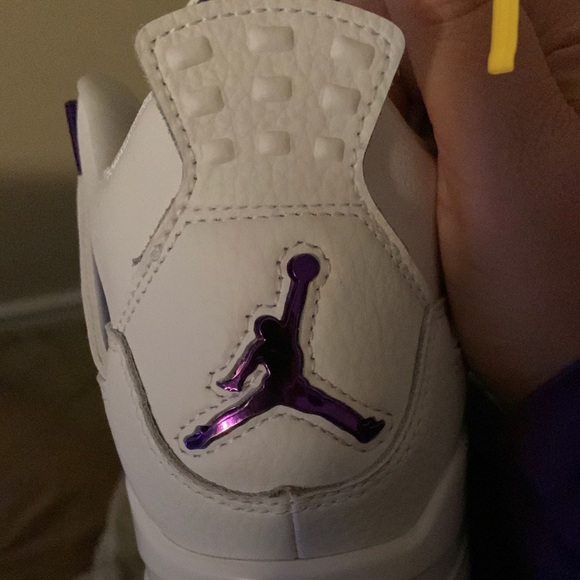 Jorden 4 mattlic purple